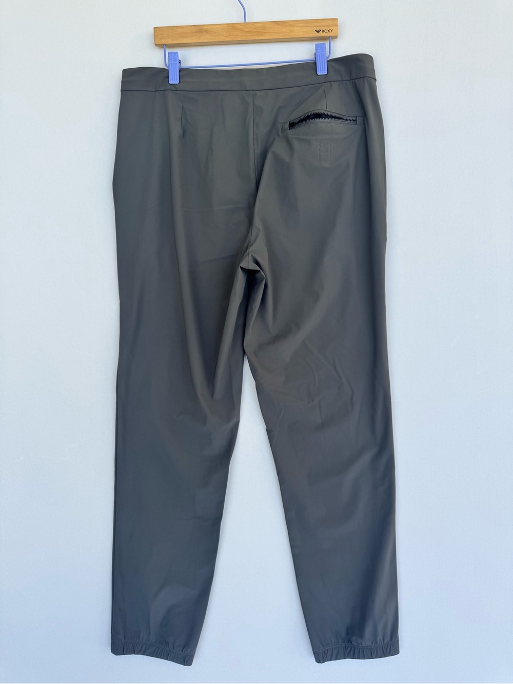 Vuori Men's Jogger Pants in Slate Gray - Picture 9 of 9